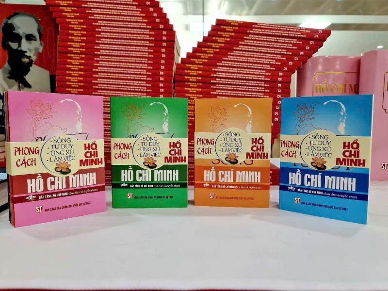 Bộ sách Phong cách Hồ Chí Minh (4 cuốn)
