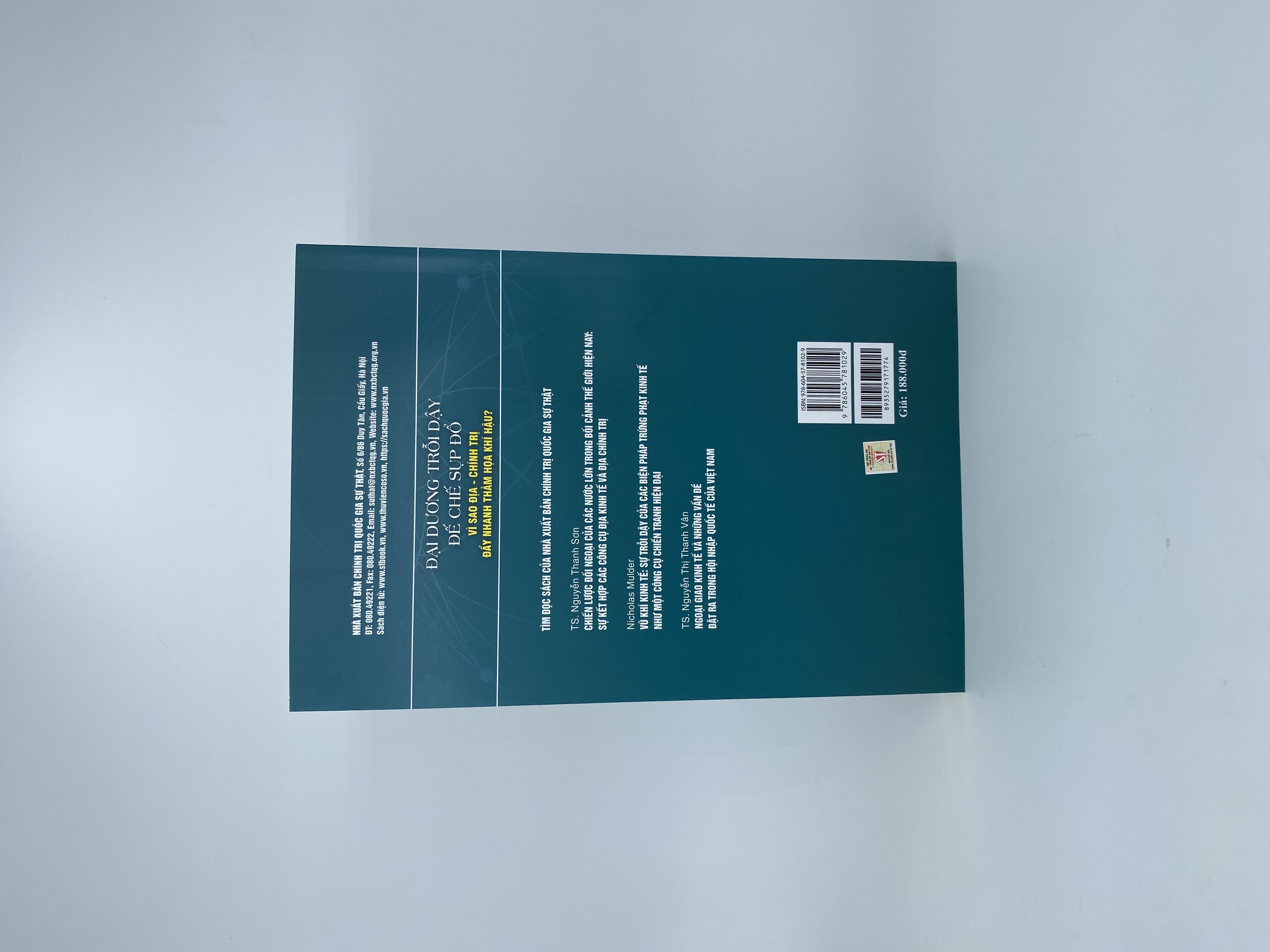 Đại dương trỗi dậy, đế chế sụp đổ: Vì sao địa - chính trị đẩy nhanh thảm họa khí hậu (Sách tham khảo)