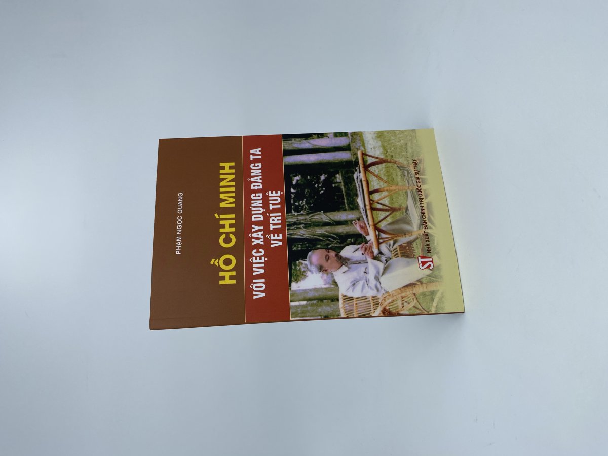Hồ Chí Minh với việc xây dựng Đảng ta về trí tuệ