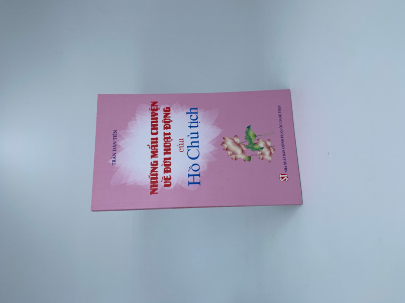 Những mẩu chuyện về đời hoạt động của Hồ Chủ tịch