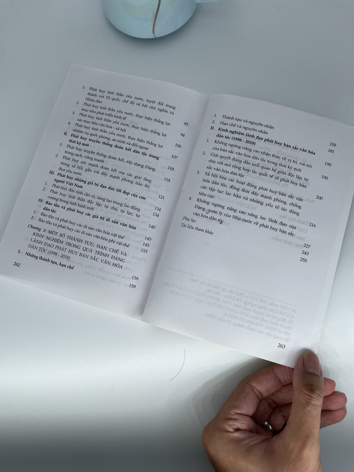 Đảng lãnh đạo phát huy bản sắc văn hóa dân tộc trong thời kỳ mới (1998- 2018)